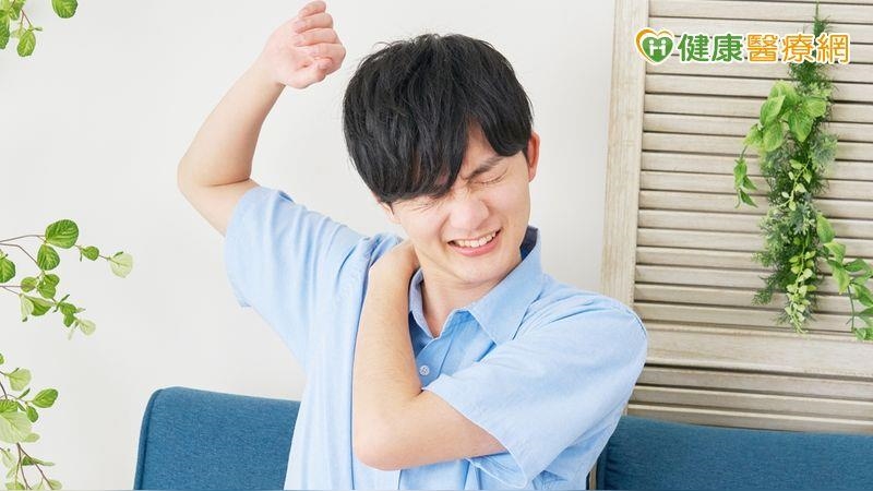 髮型師右肩痛到舉不起手　「1治療」助擺脫五十肩重回工作崗位