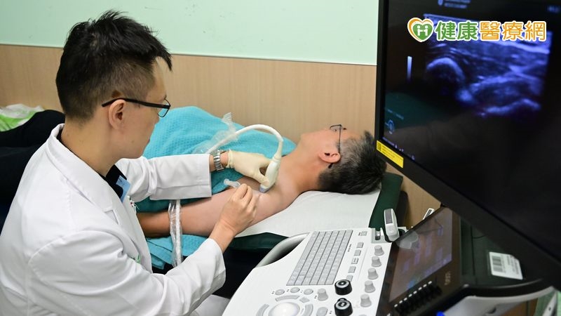 髮型師右肩痛到舉不起手 「1治療」助擺脫五十肩重回工作崗位