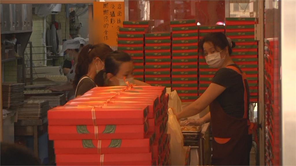 不二坊蛋黃酥代購價飆破1500元！「1顆100元」堪比便當掀網熱議