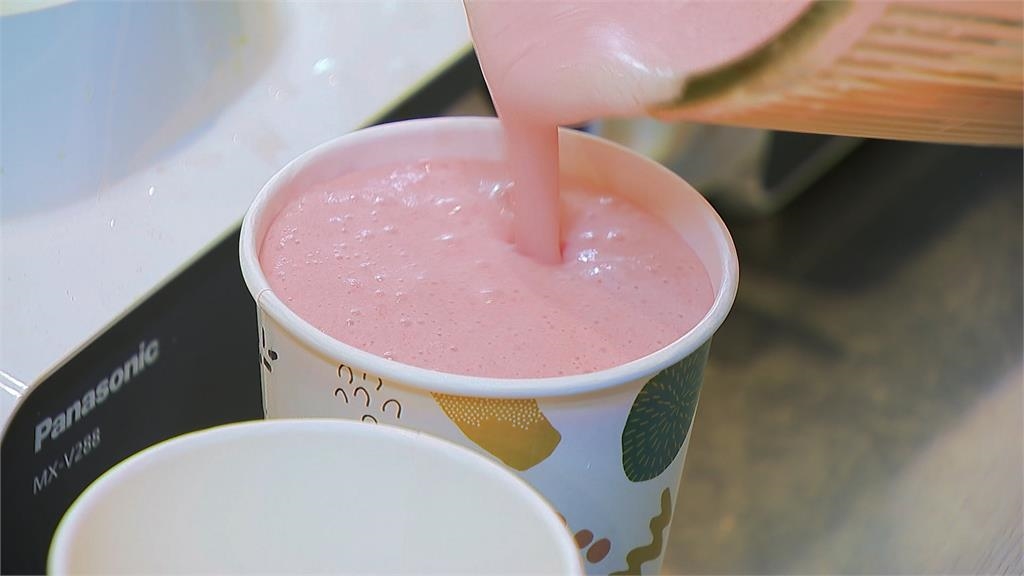 不是珍奶?外媒點名木瓜牛奶更台味 街訪國際觀光客這樣說