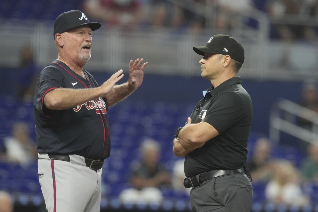 MLB(影)／Acuna挨觸身球超不爽！　勇士馬林魚場上對峙總教練被驅逐