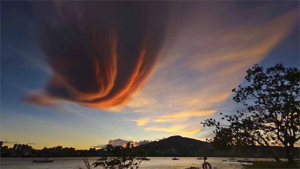 6.0強震前夕「詭譎螺旋雲」盤踞北台灣…萬網驚：是前兆？鄭明典解釋了