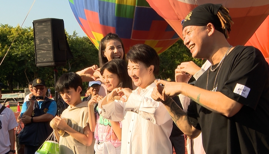 石岡熱氣球嘉年華登場　蜜柑狗狗造型熱氣球賣萌