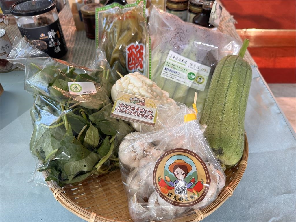 張麗善當網紅 與劉至翰.梁佑南直播帶貨賣