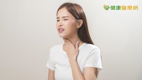 又軟又臭的白色渣渣卻叫扁桃腺「結石」？醫師來解密！4點徵兆自我判斷