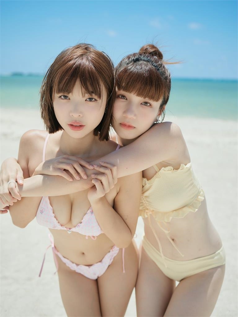 阿圓沖繩開脫辣曬比基尼！沙灘「掀起大海嘯」萬人狂讚：眼神很迷濛