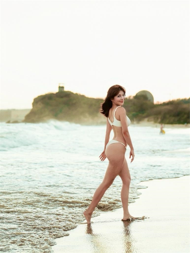 啦啦隊「人間水蜜桃」情人節送福利！壯壯穿比基尼「神級身材」全被看光