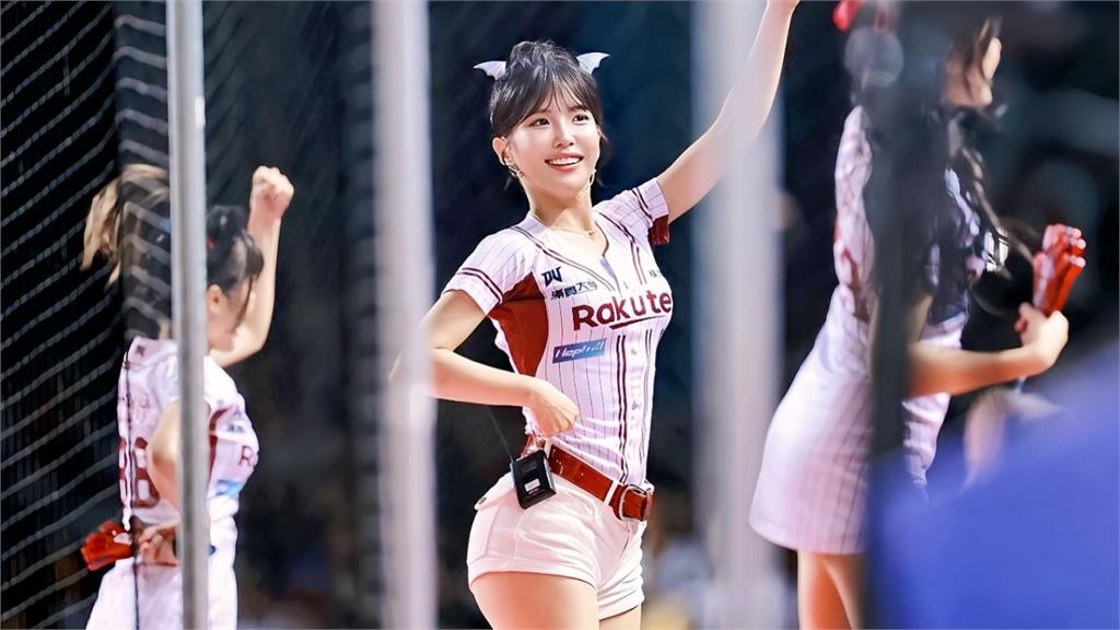 啦啦隊「人間水蜜桃」情人節送福利！壯壯穿比基尼「神級身材」全被看光