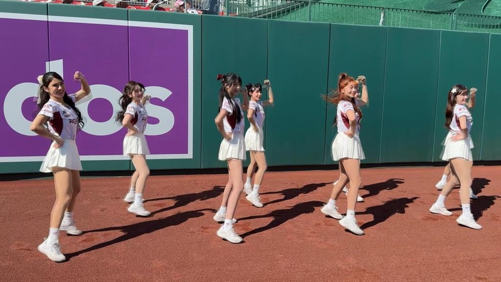 樂天女孩遠征美國！「台灣日」熱力開場　席捲大聯盟