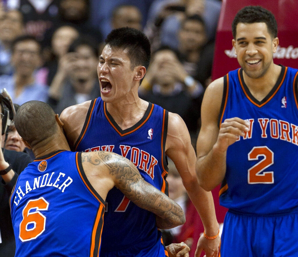 籃球(影)／林書豪0.5秒絕殺暴龍三分球！豪小子弧頂三分寫下NBA最浪漫一夜