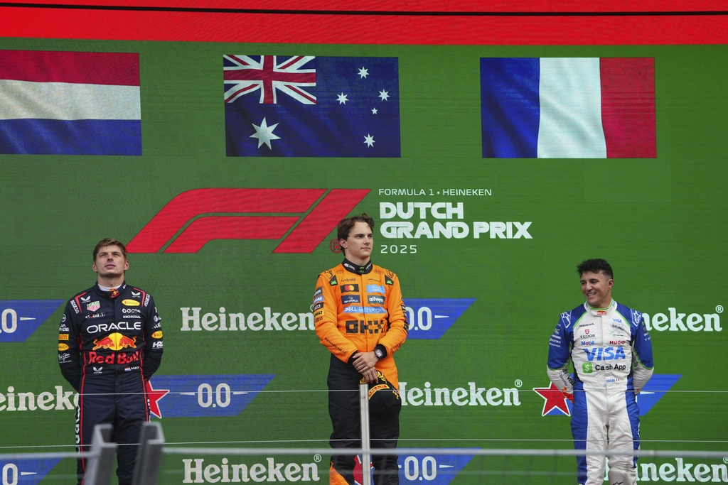 F1(影)／荷蘭大獎賽最爆笑的一幕！20歲新秀興奮過頭獎盃竟然被他拆成兩半