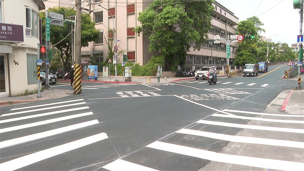 蘭雅國小周遭路面工程「凌晨趕工」　居民怒：吵到睡不了