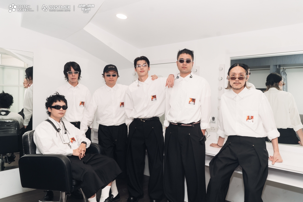 許光漢退伍首開唱!合體金曲樂團「變身主唱」大飆歌 樂迷興奮喊耳朵懷孕