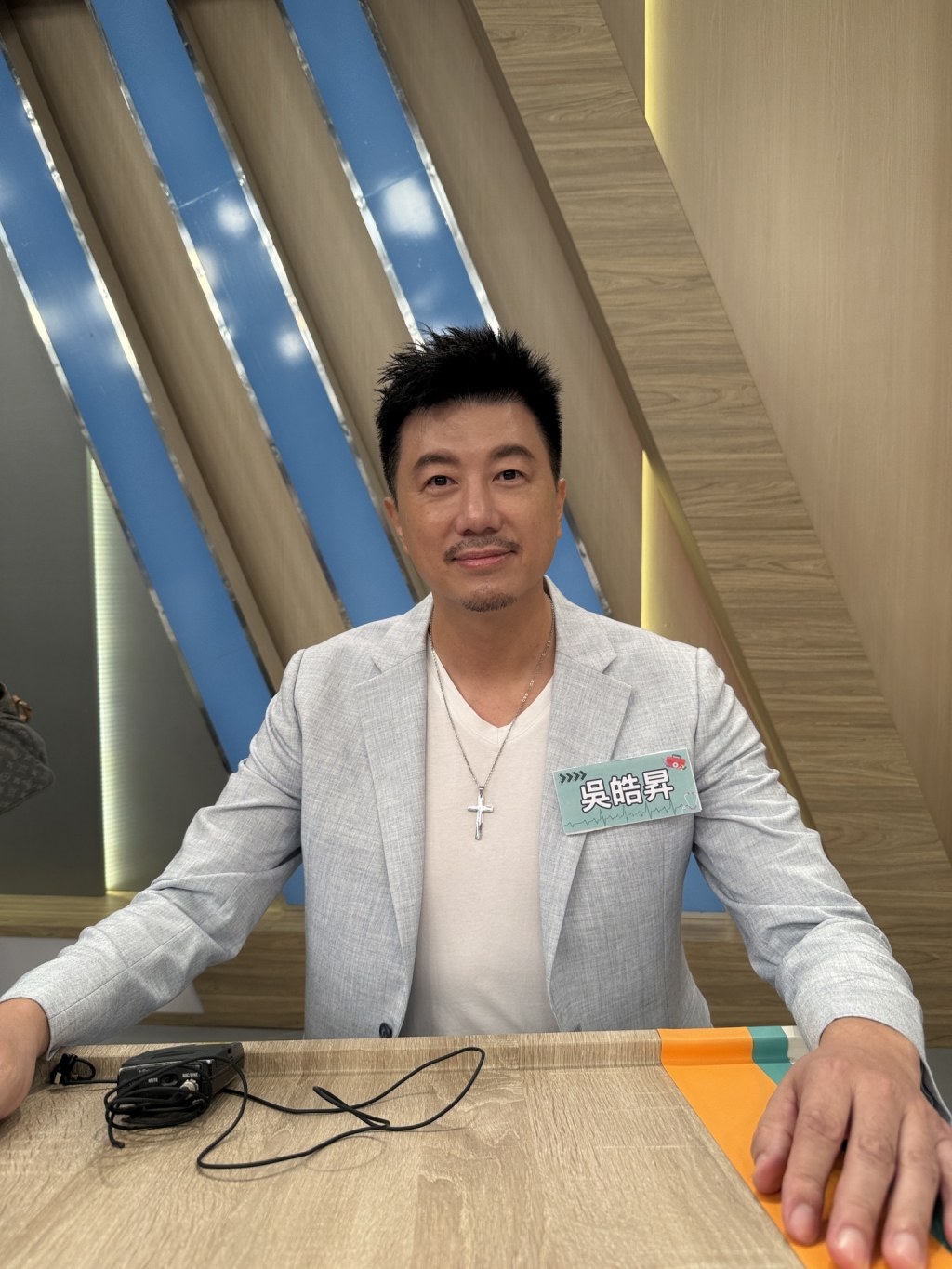 《醫學大聯盟》吳皓昇愛女模模喜跟爸黏一起 寵女下場卻慘兮兮?