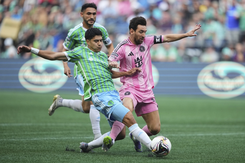 足球(影)/邁阿密國際聯盟盃決賽0:3落敗 梅西好友「牙擦蘇」向對手吐口水沒風度