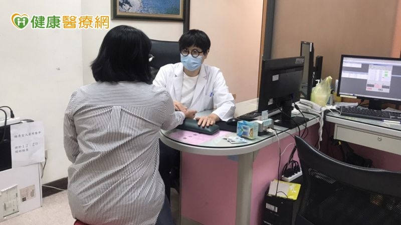 天熱吹冷氣、喝冷飲也會熱傷害！　醫：熱氣「鎖」體內