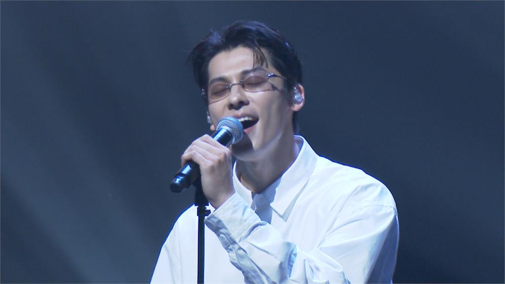 許光漢驚喜合體落日飛車 亞洲音樂節嗨翻上萬人