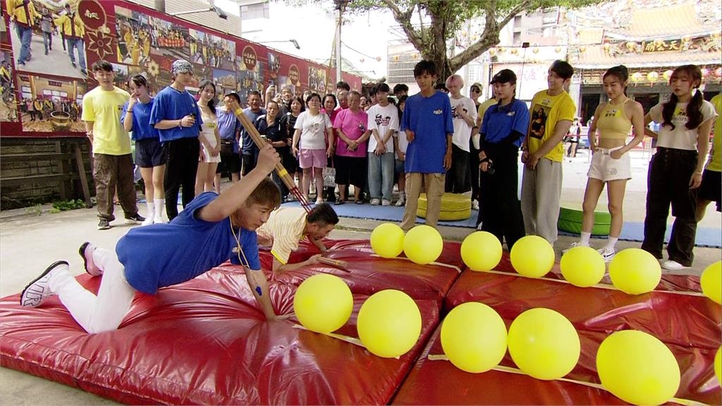 《綜藝大集合》胡瓜「景仁教養院」挑戰趴地三跪九叩累癱倒地!阿翔驚「怎麼不動了」