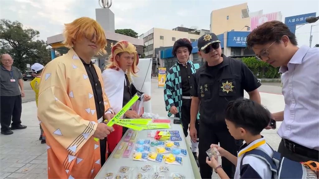 新學期新氣象！ 大甲警志工化身＂鬼滅＂角色守護學童