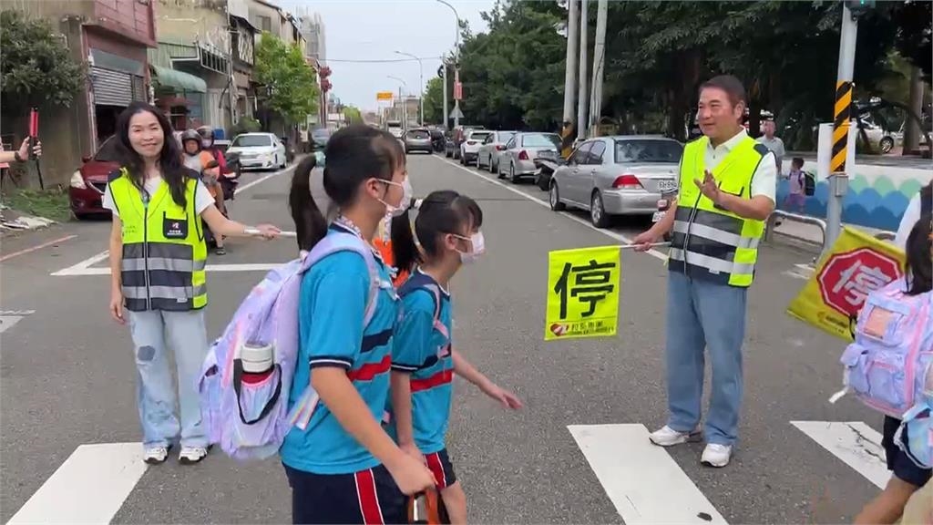 新學期新氣象！ 大甲警志工化身＂鬼滅＂角色守護學童