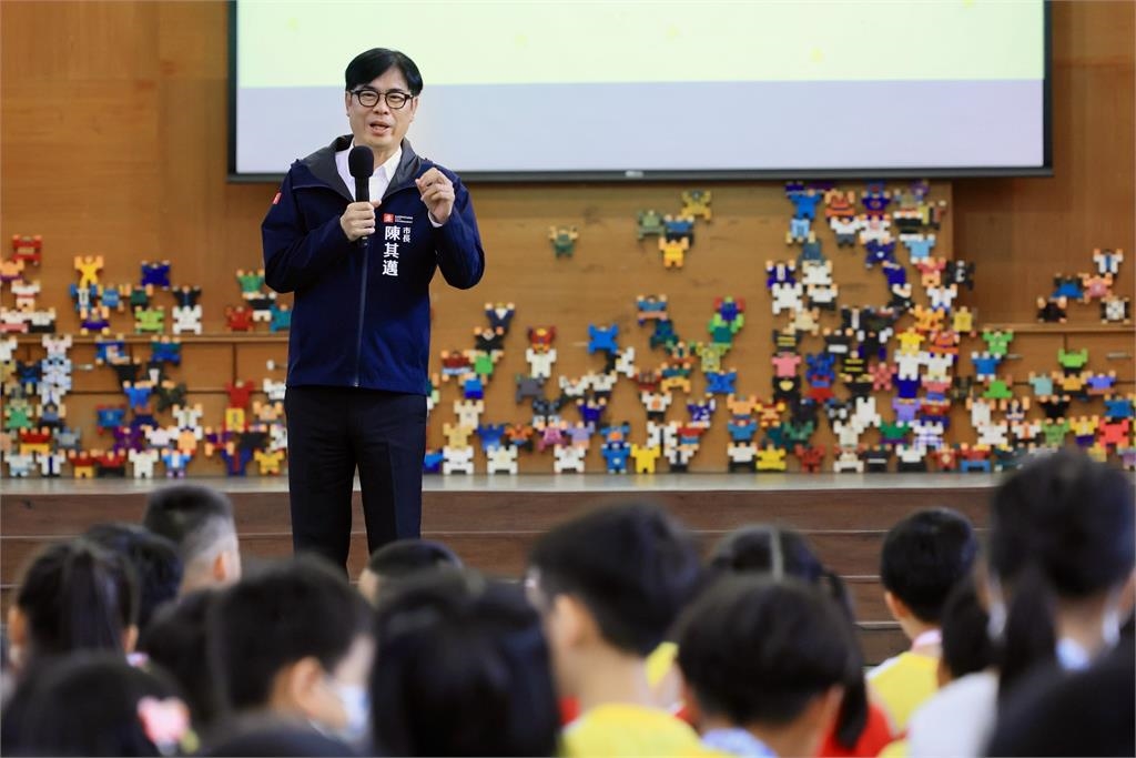 快新聞／陳其邁開學視察校園　強化登革熱與腸病毒防護