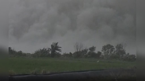 末日景象!濁水溪口飛沙走石、雷電交加 駭人影像曝光