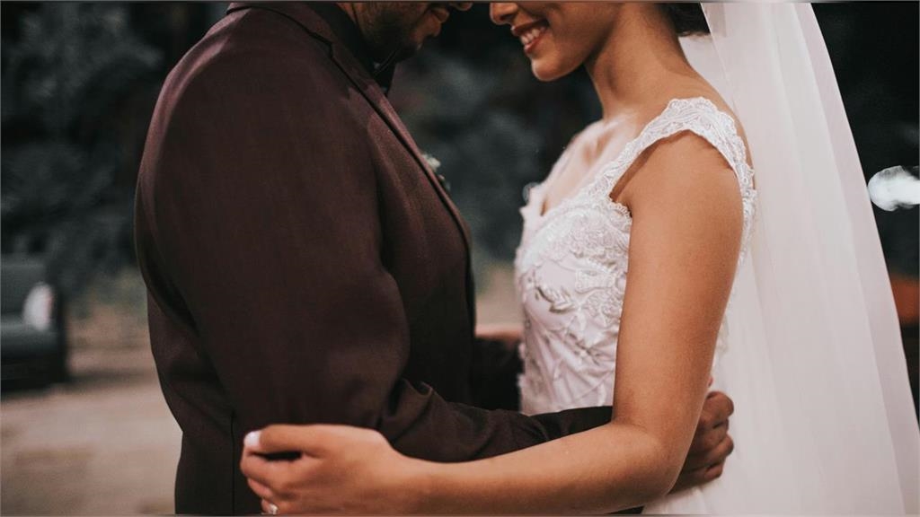 妹子26歲被催婚苦喊「壓力大」！過來人點頭「認1事」：時間過很快