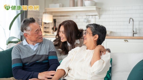 父母批評比他人更傷人?心理師親教「這方法」 打破惡性循環