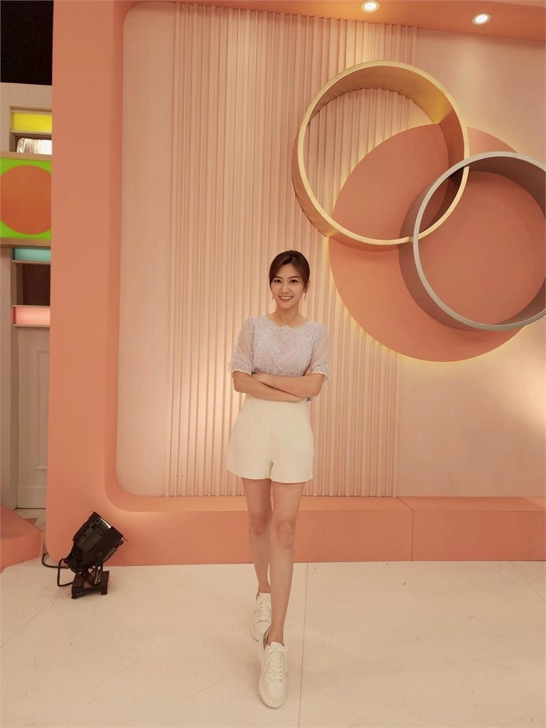 《姊妹亮起來》阿翔國外偶遇台灣地陪來電要他請吃飯！還帶全家一起出席