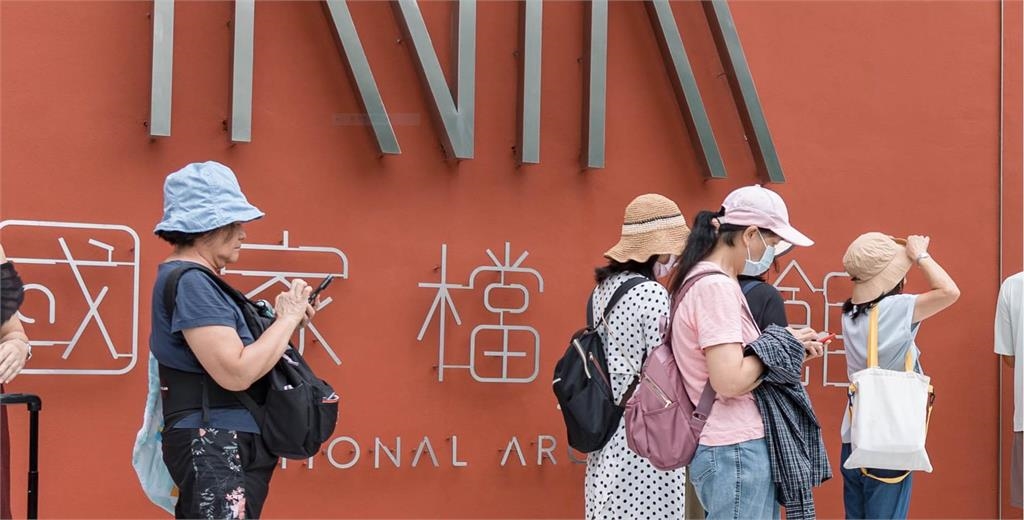 國家檔案館試營運 首日湧現近3千人潮