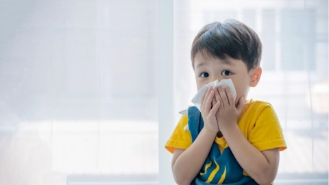吃藥、鼻噴劑都沒用？ 兒少鼻過敏症狀有解：「舌下減敏療法」助長期控制病情