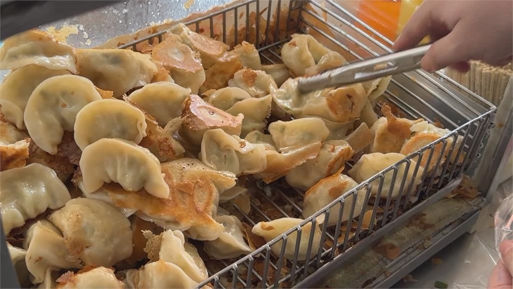 高雄知名煎餃老店違停亂象多　警：今年已累積５４件違規