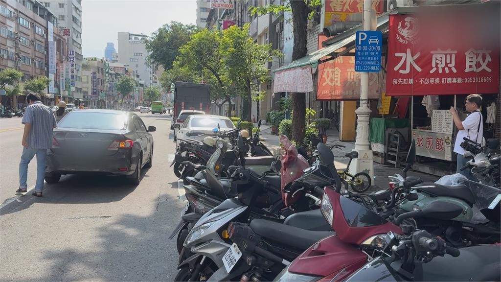 高雄知名煎餃老店違停亂象多　警：今年已累積５４件違規