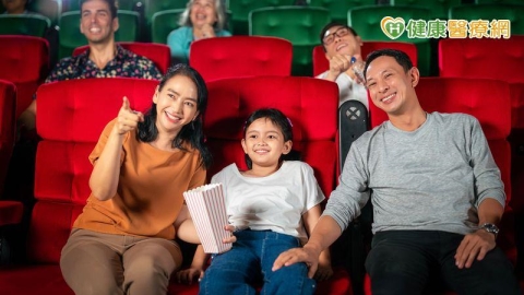 看電影近3小時怕尿急?網傳「麻糬止尿法」有效?醫建議:改吃雞胸肉