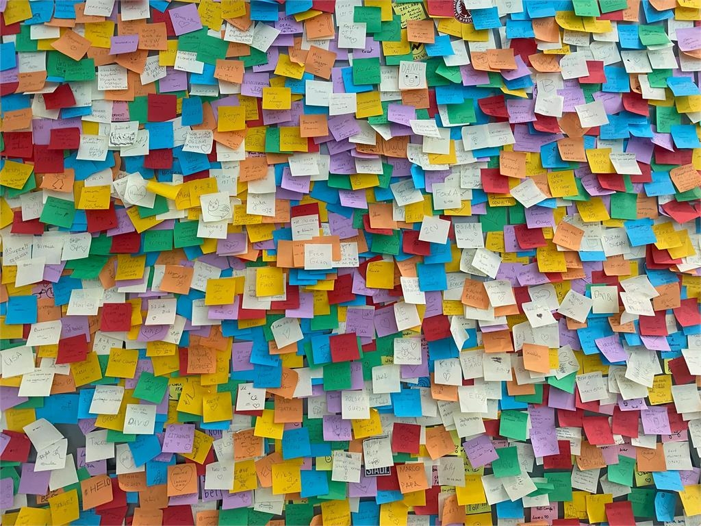 還在從下往上撕便利貼？神人示範「正確用法」網驚：活到現在才知道