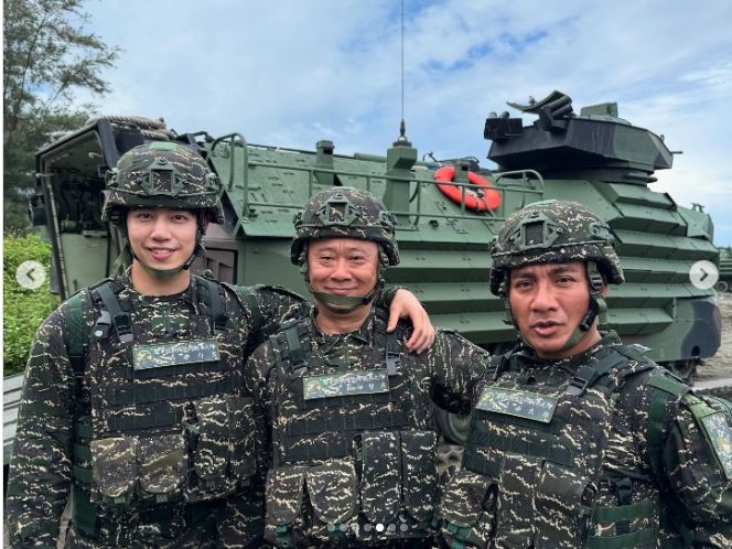 穿軍服合照「永遠忠誠」　邰智源致敬國軍喊捍衛民主