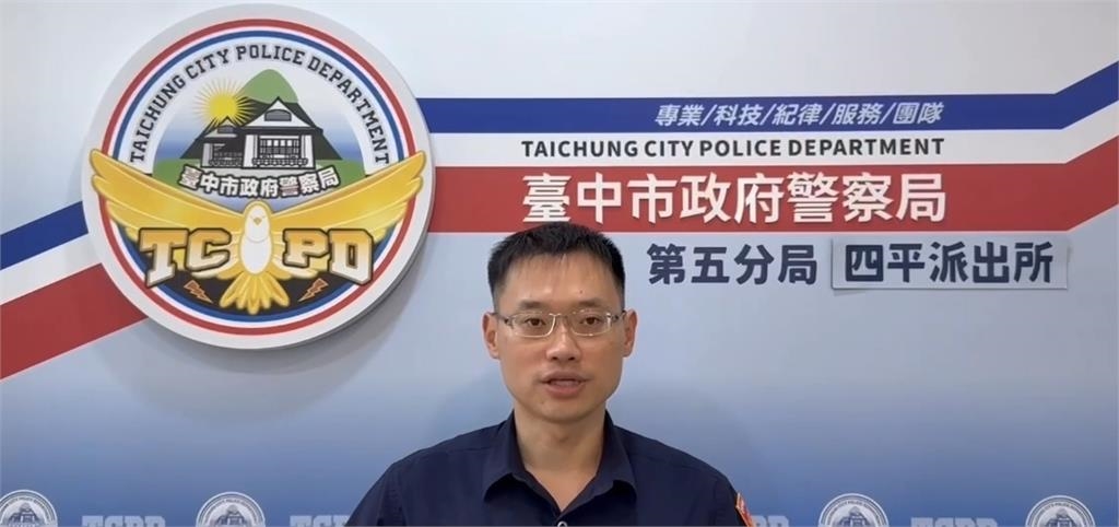 踢倒施工交通錐！　怪手攔住機車騎士雙方僵持爭執