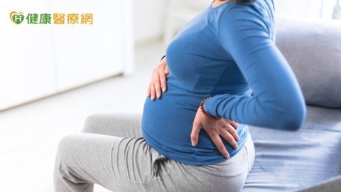 女性疝氣常被當婦科病！醫提醒孕婦「2原因」更要警惕