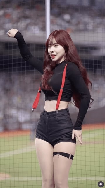 李多慧「吊帶背心斷掉」熱舞太用力！下秒「性感一蹲秒化解」47秒片段流出