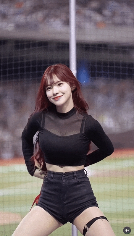 李多慧「吊帶背心斷掉」熱舞太用力！下秒「性感一蹲秒化解」47秒片段流出