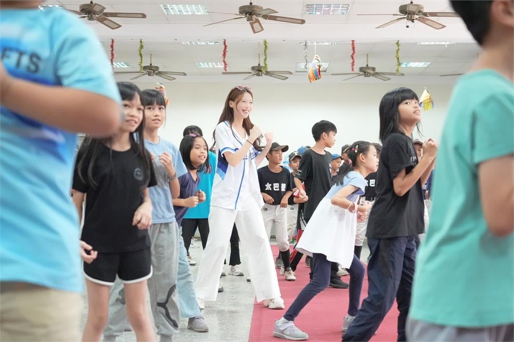 中職／富邦悍將前進花蓮送幸福！女神李雅英加碼為太巴塱、光復少棒球員夢想應援