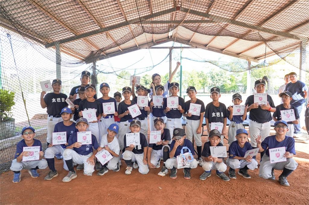 中職／富邦悍將前進花蓮送幸福！女神李雅英加碼為太巴塱、光復少棒球員夢想應援