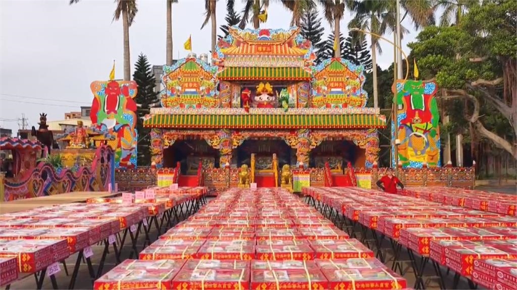 顛覆傳統!普渡用零食做Q版「神豬神羊」 捐獻白米化身「超萌米豬」