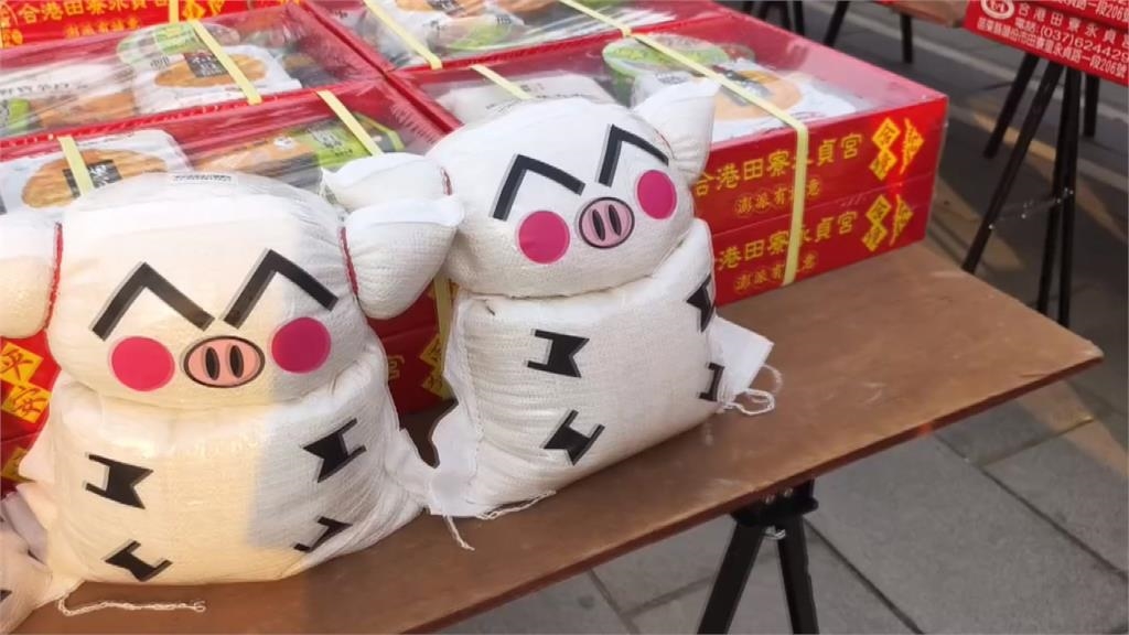 顛覆傳統!普渡用零食做Q版「神豬神羊」 捐獻白米化身「超萌米豬」