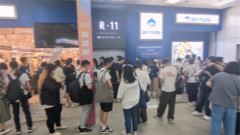 「鬼滅」限量周邊台中、高雄開賣 狂粉凌晨卡位、特地cosplay排隊