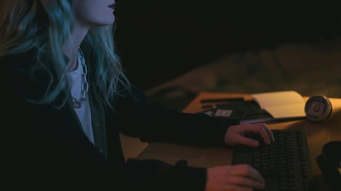 妹子身體飄「腐爛味」自己聞不到！醫揭「1習慣」是元凶：真的會臭