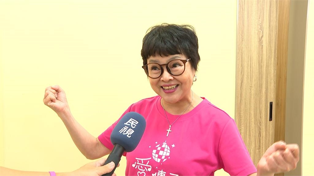 資深藝人帶動唱關懷長輩 攜手知名品牌送愛心