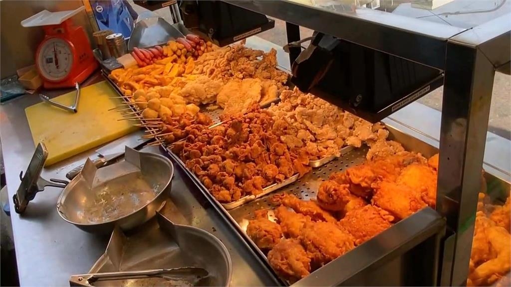 他驚見炸物店門口「沒人排隊」？靠近才知「早已滿單」失望離開引萬人共鳴