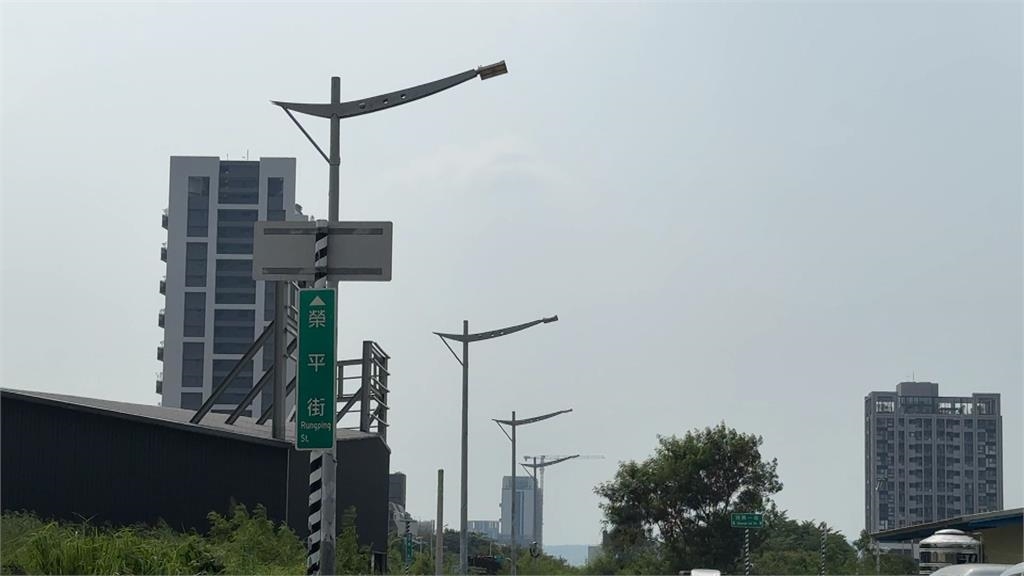 台中洲際球場重劃區路燈狂閃 網友:好兄弟開轟趴?