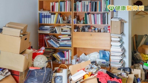 囤積症不是「愛物品多過家人」！VR模擬「丟棄」情境　助尋治療新解方